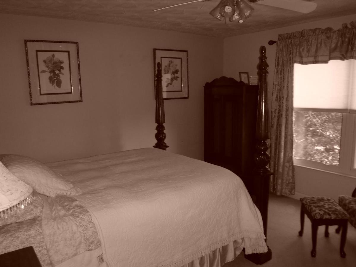 Serenityhill Bed And Breakfast Brownsville Bagian luar foto